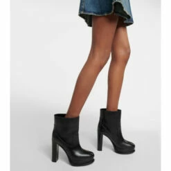 Alexander McQueen Platform Patent Leather Ankle Boots 7 Alexander McQueen Platform Patent Leather Ankle Boots -Alexander McQueen Sales Store unnamed file 108